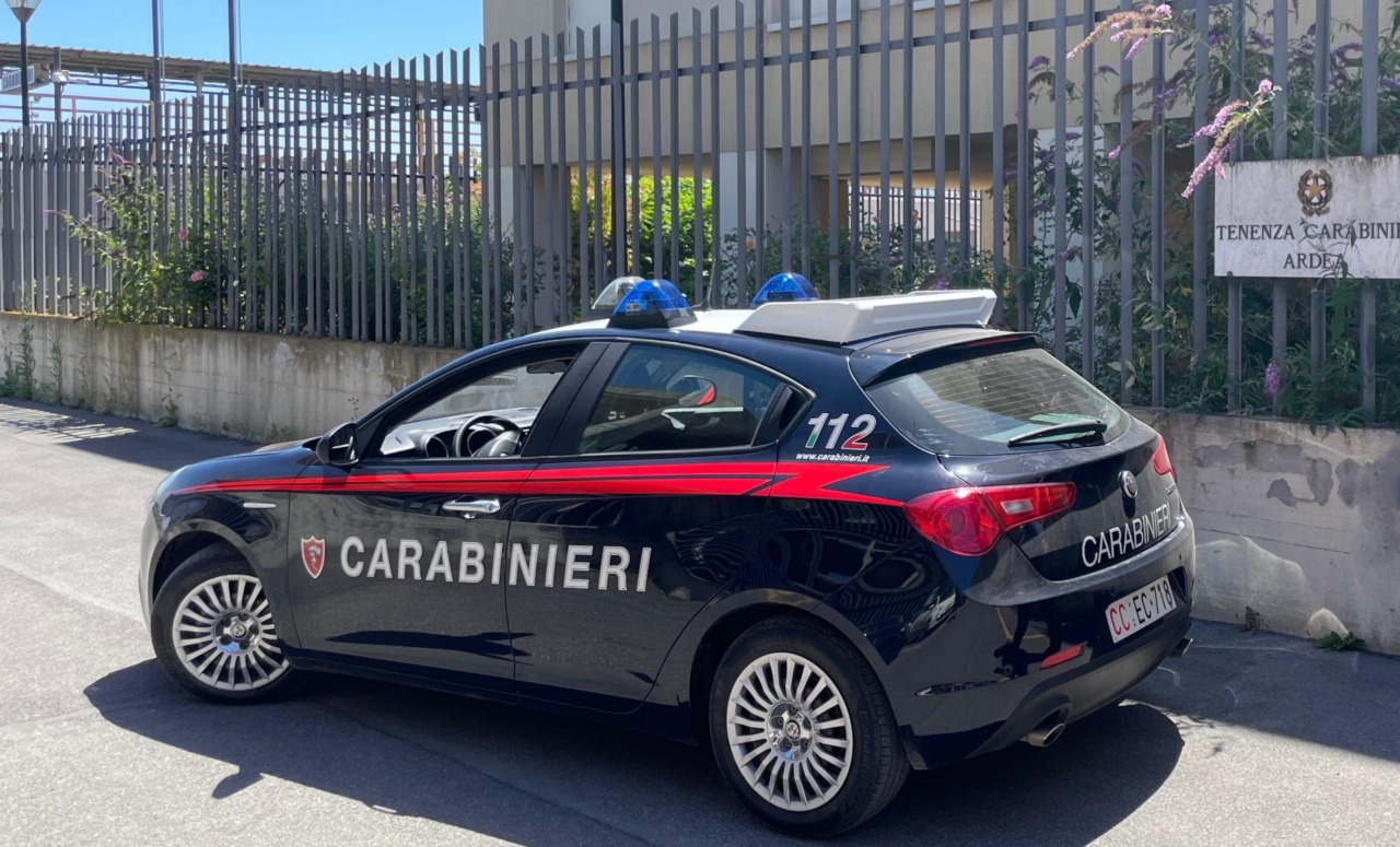Furti a Municipio e negozio, denunciato un 25enne a Borgosesia