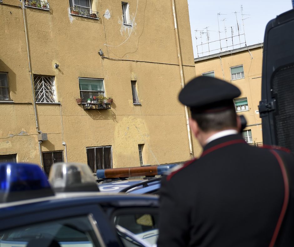 Vetri infranti su almeno tre auto parcheggiate a Costanzana