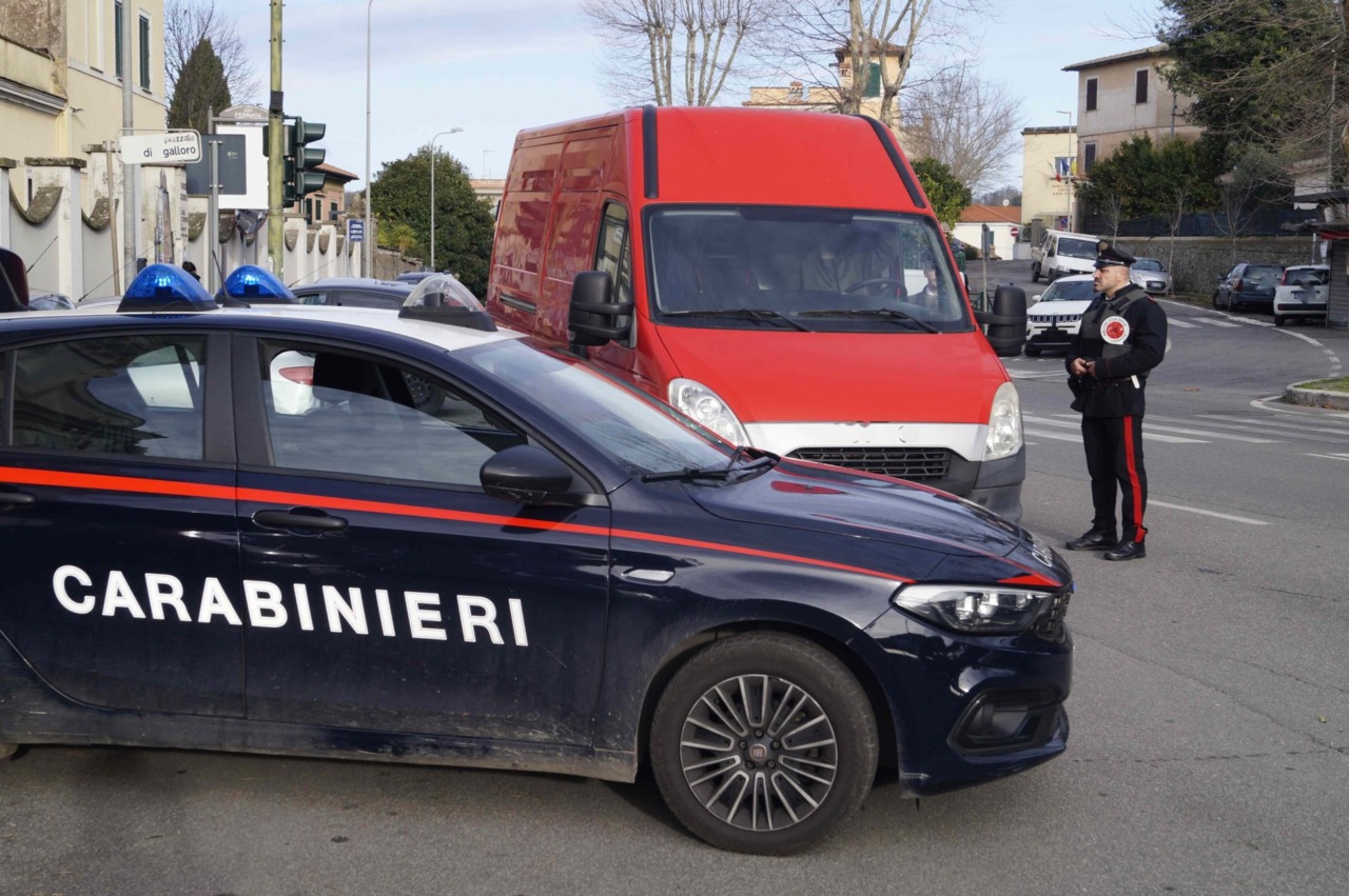 Ai domiciliari, tenta un furto e aggredisce i carabinieri