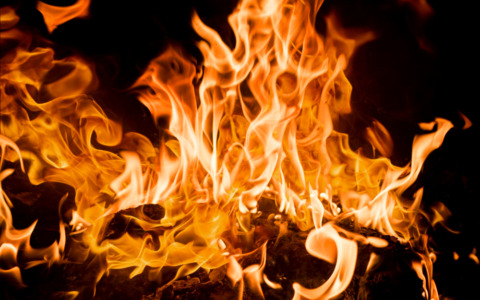Nuovo incendio, i soccorritori al lavoro su più fronti