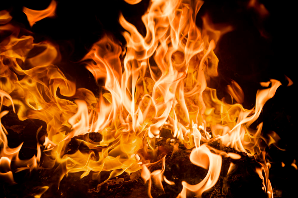 Nuovo incendio, i soccorritori al lavoro su più fronti