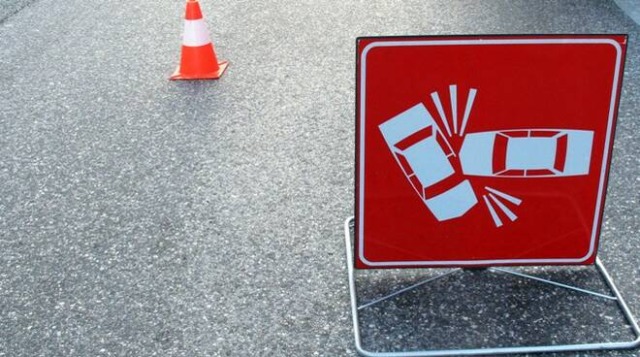 Scontro tra un’auto e un mezzo pesante a Prarolo