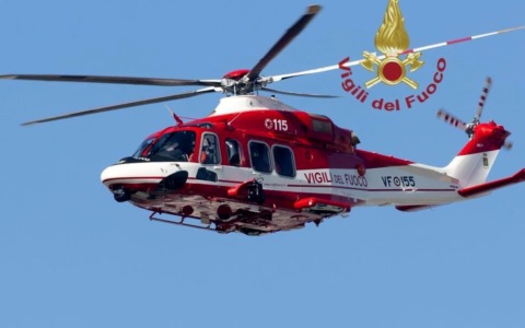 Incendio di un mezzo agricolo sulla Statale a Crescentino