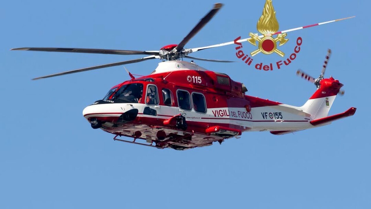 Incendio di un mezzo agricolo sulla Statale a Crescentino