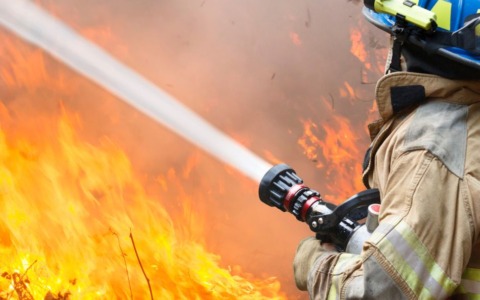 Incendio in un’autorimessa a Caresanablot: nessun ferito