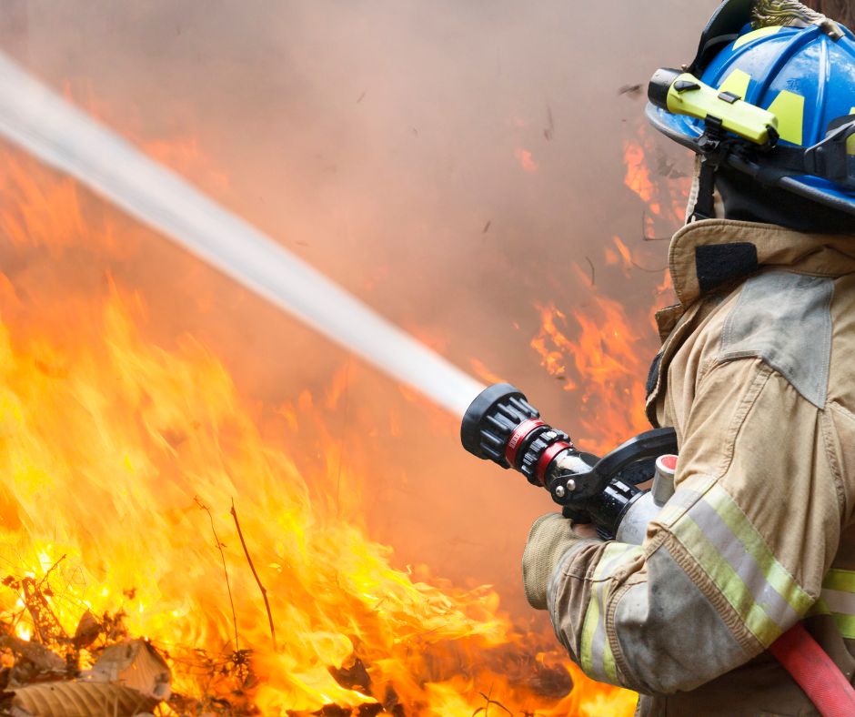 Incendio in un’autorimessa a Caresanablot: nessun ferito