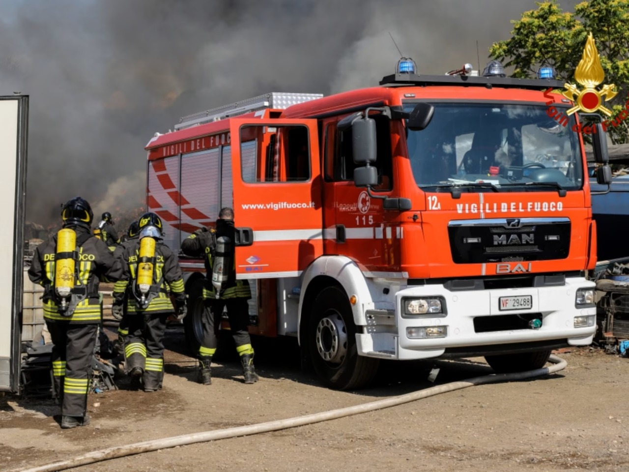 Intervento dei vigili del fuoco sulla strada per Morondo a Varallo