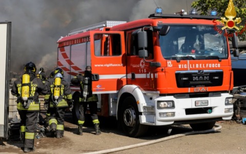 Intervento dei vigili del fuoco sulla strada per Morondo a Varallo